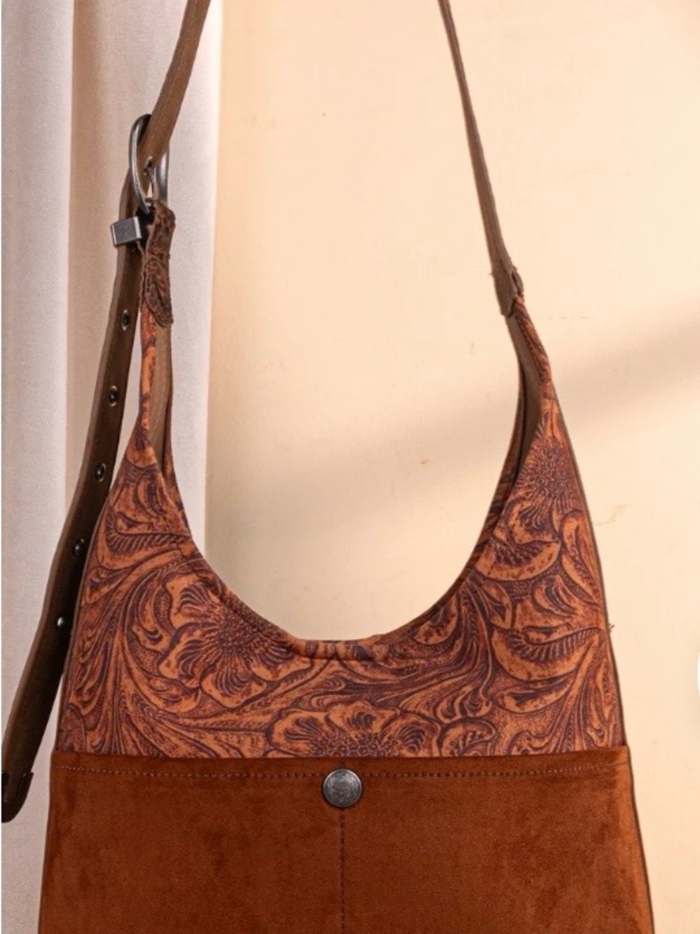 Wrangler Vintage Floral Printed Hobo Bag & Pouch - Brown
Both Bags Included - Picture 5 of 5